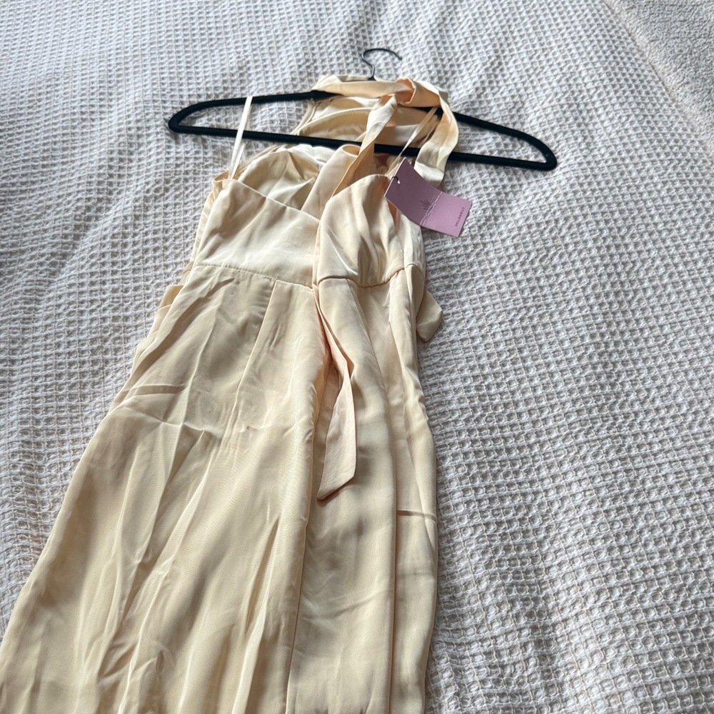 Elegant Cream Halter Dress - Picture 4 of 4